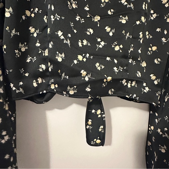 Abercrombie & Fitch Black White Floral Tie Crop Top Size Small - Picture 13 of 15